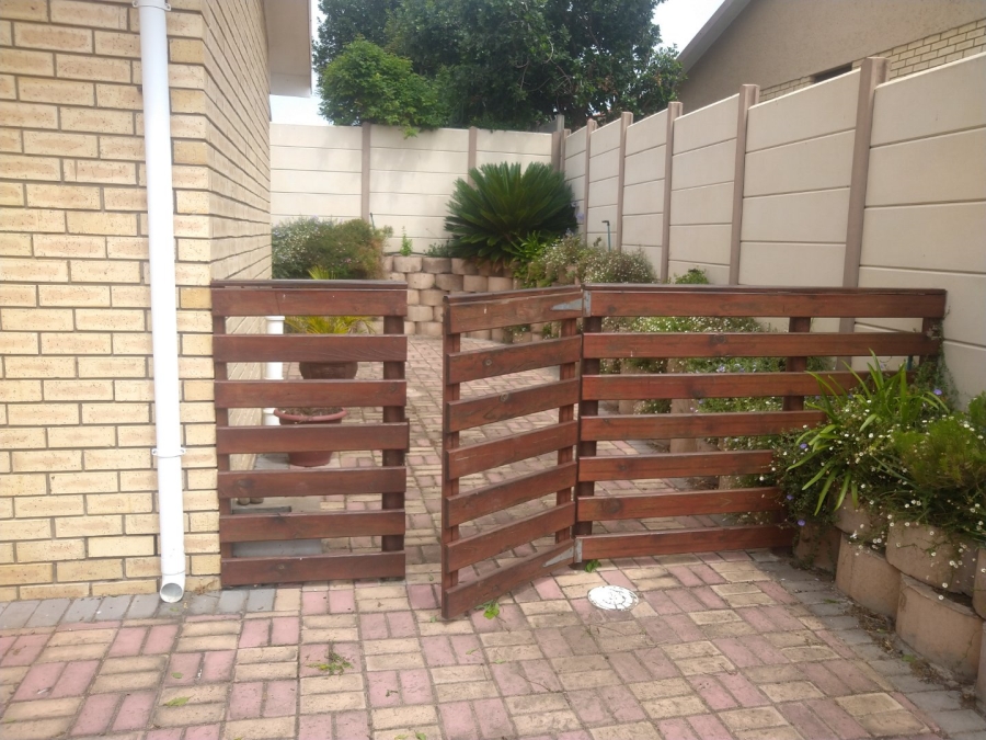 To Let 3 Bedroom Property for Rent in Reebok Western Cape